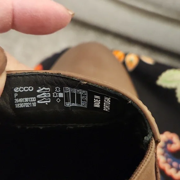 ECCO Elegant Brown Women's Shoes - Picture 6 of 6